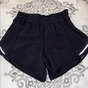 size 2 tall lululemon shorts 🖤
